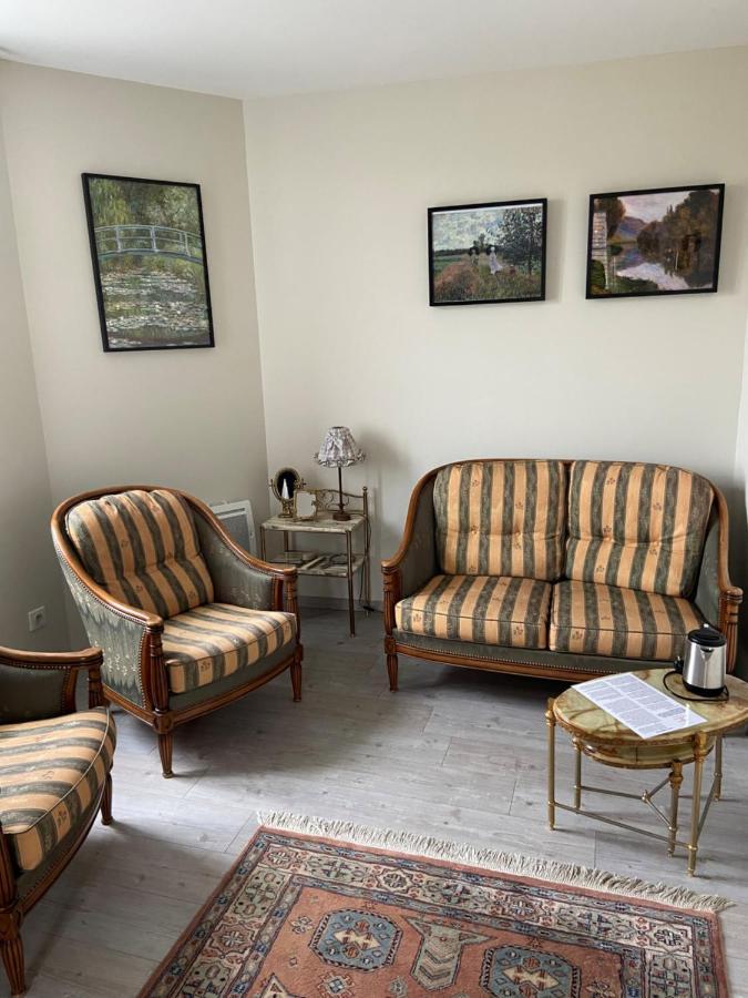 Les Chambres De L'Aigronne Le Petit-Pressigny Esterno foto