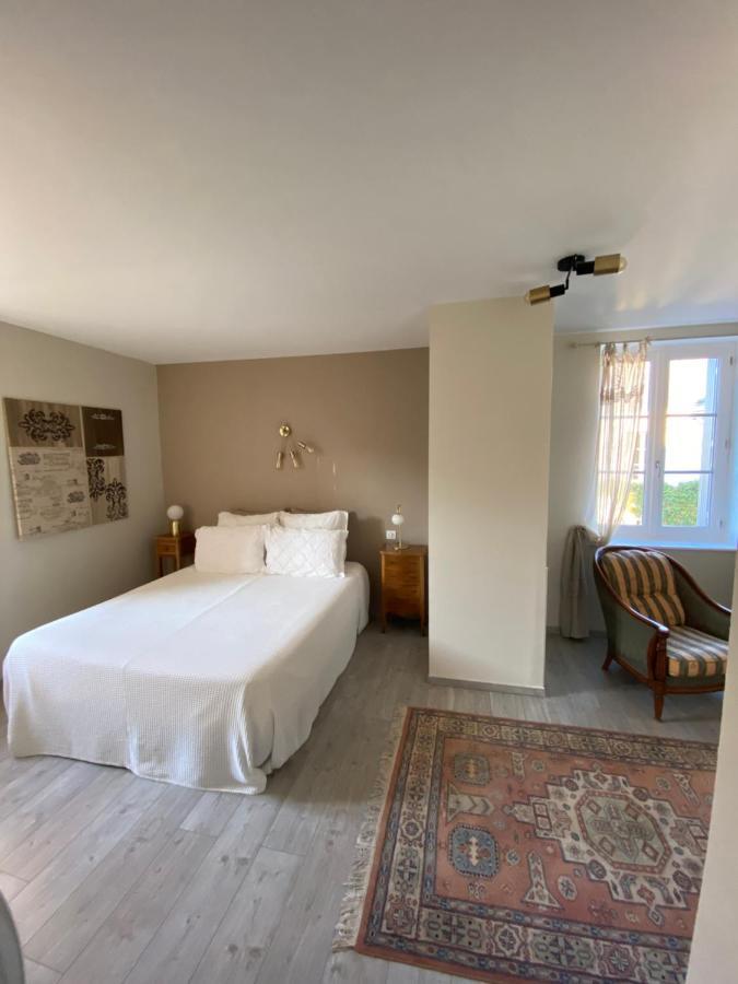 Les Chambres De L'Aigronne Le Petit-Pressigny Esterno foto